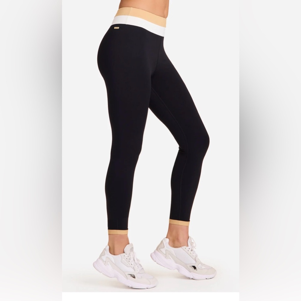 ALALA Eclipse leggings - S/Black/Bone/Camel
Brand new.